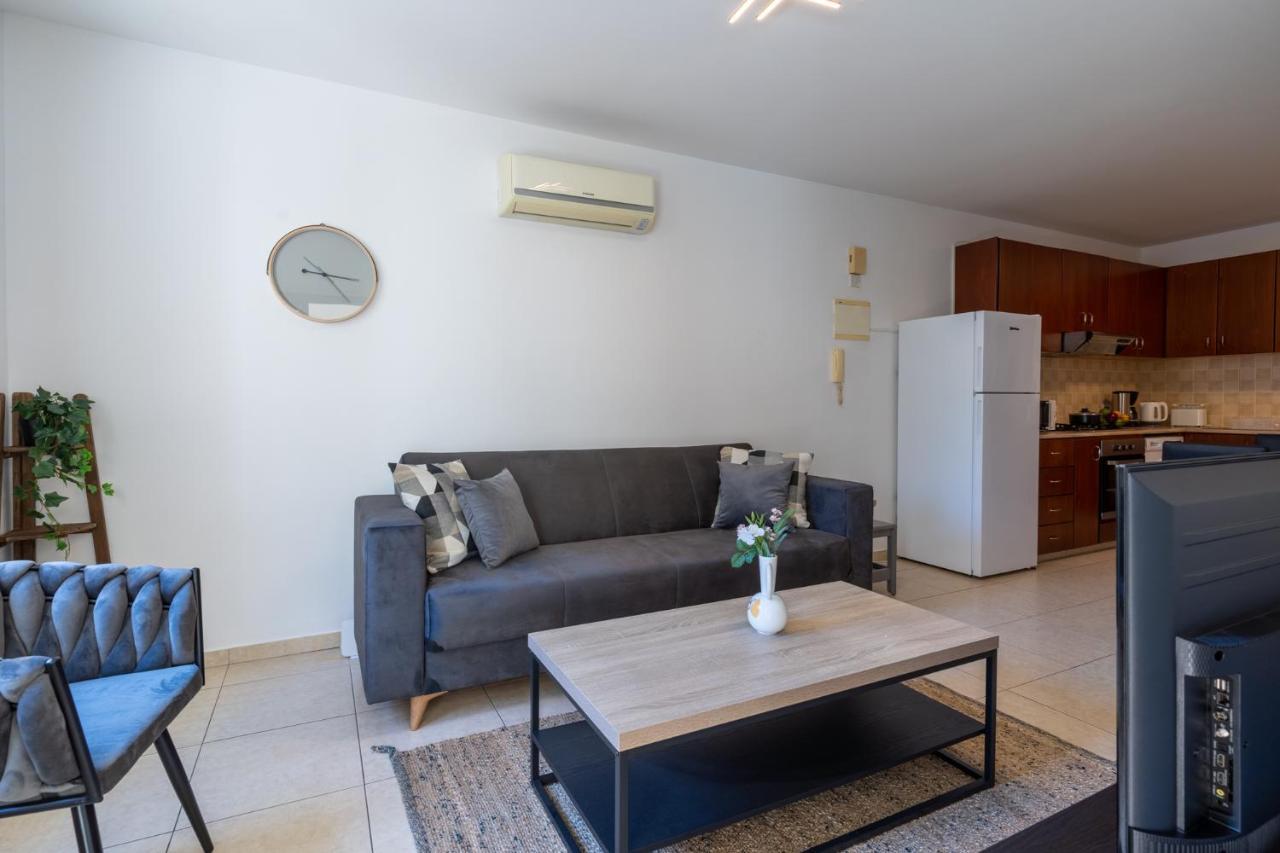 Mia 1-Bedroom Apartment In Larnaca Exterior photo