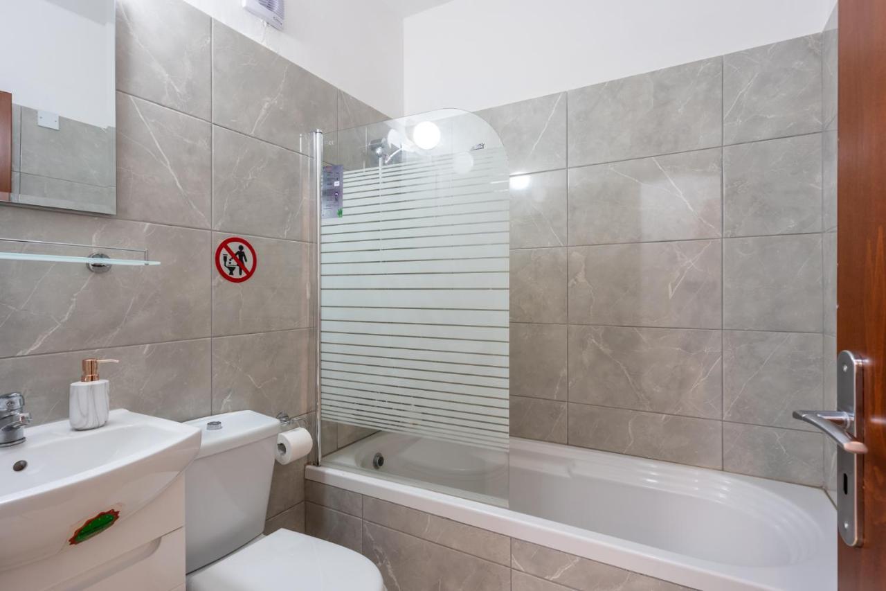 Mia 1-Bedroom Apartment In Larnaca Exterior photo