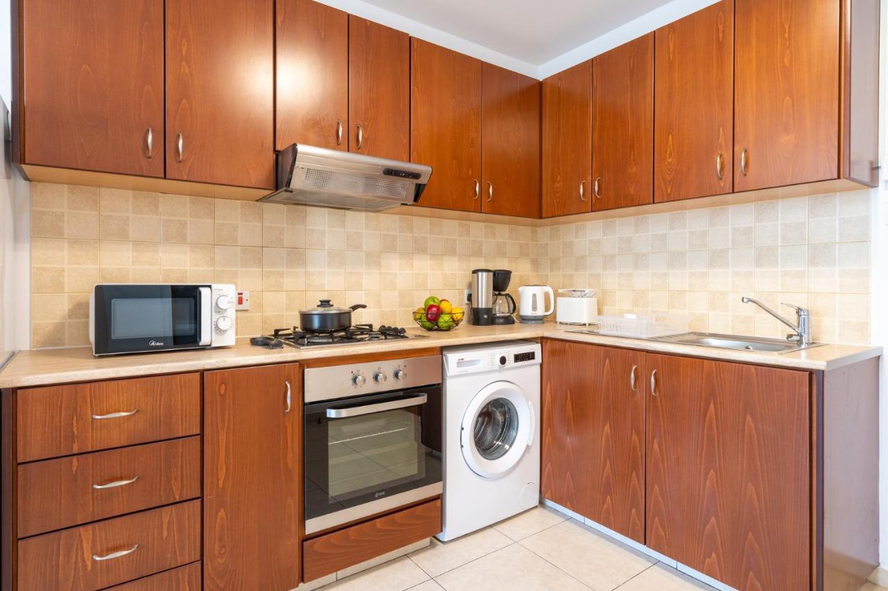 Mia 1-Bedroom Apartment In Larnaca Exterior photo